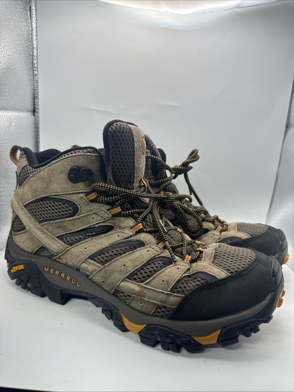 Merrell Moab 2 Mid Men’s 11 Vibram Hiking Boots Walnut Trail Shoes J06045W